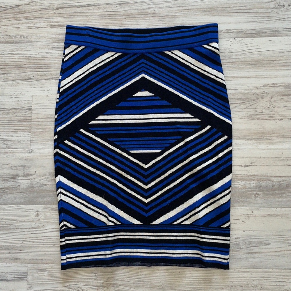 Ashley Stewart sweater skirt with geometric pattern, size 14/16